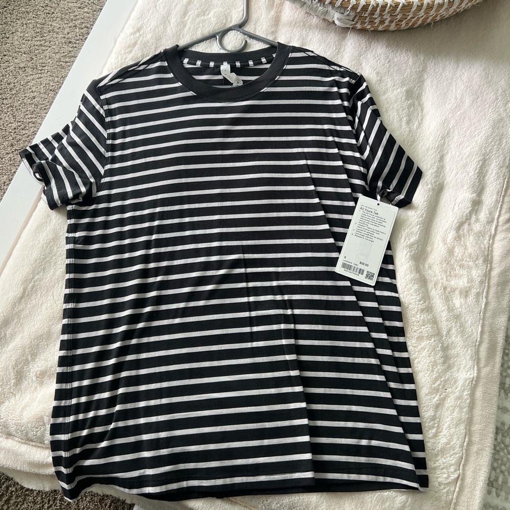 Brand new lululemon tee